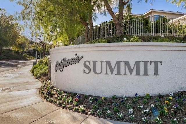 view of community / neighborhood sign