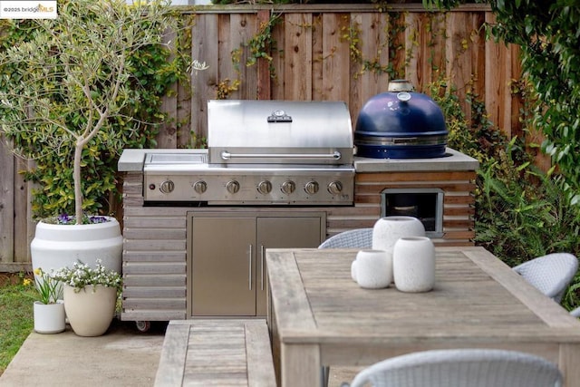 view of patio / terrace with a grill and exterior kitchen