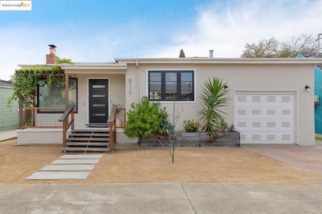 view of front facade featuring a garage