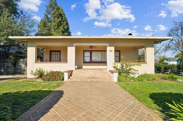 view of front of house featuring a porch, a front yard, and ceiling fan