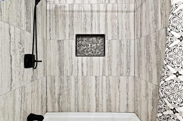 room details featuring a tile shower