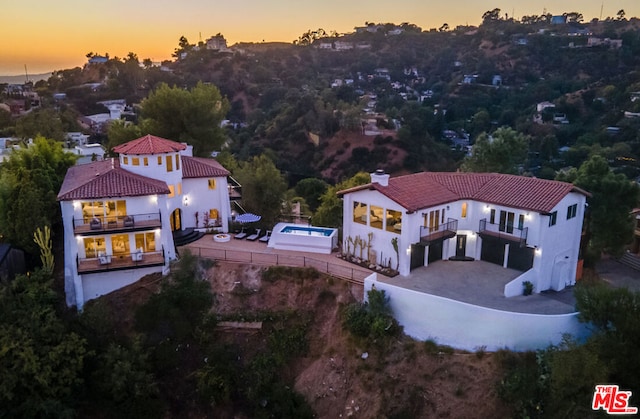 view of aerial view at dusk