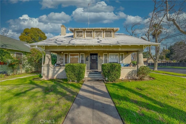 view of front of home featuring a front yard and covered porch