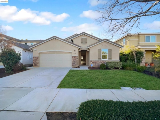 view of front facade with a garage and a front yard