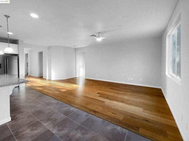 empty room featuring dark tile patterned flooring and ceiling fan