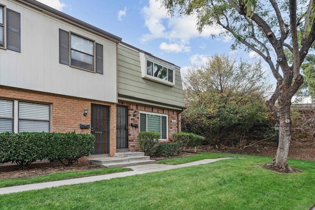 view of front of house with a front yard