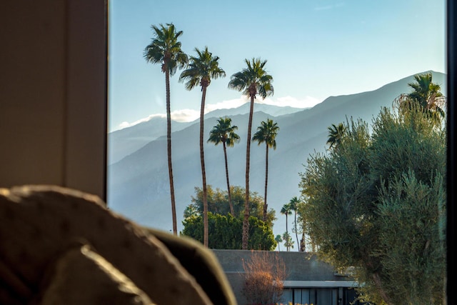 water view with a mountain view