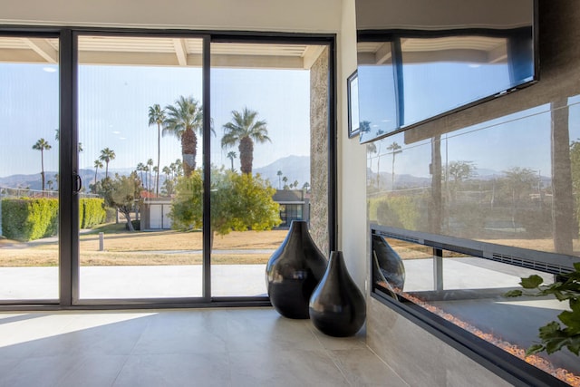 entryway featuring a mountain view