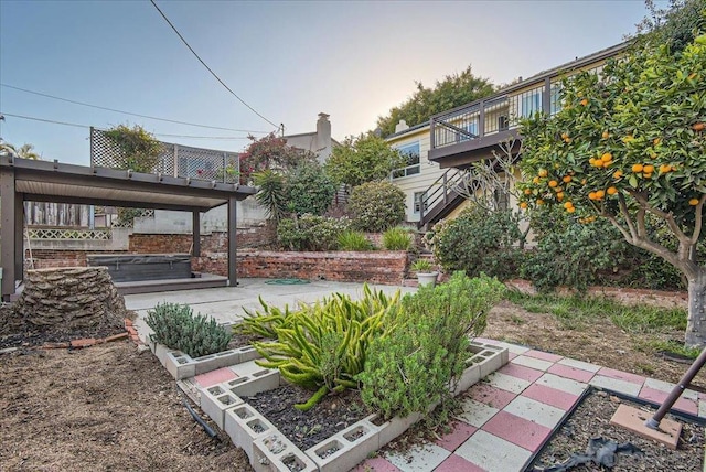 view of yard with a hot tub and a patio