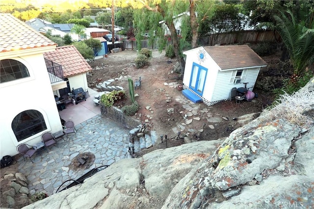 view of yard featuring an outbuilding and a patio area