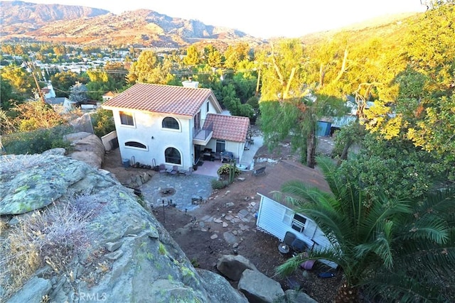 bird's eye view featuring a mountain view