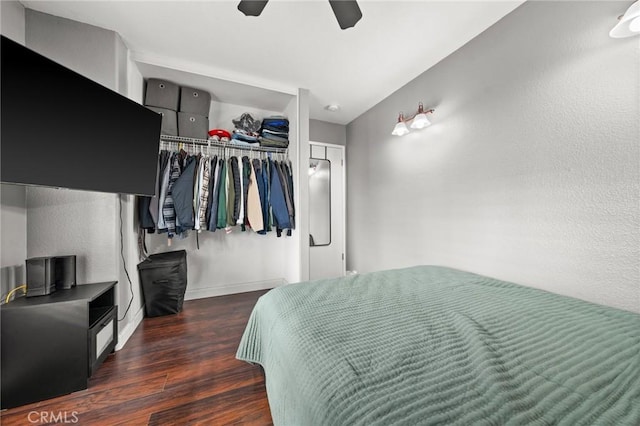 bedroom featuring dark wood-type flooring, ceiling fan, and a closet