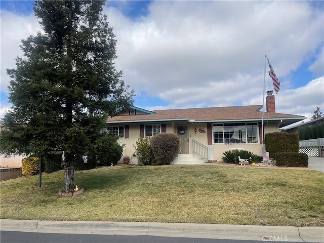 single story home with a front lawn