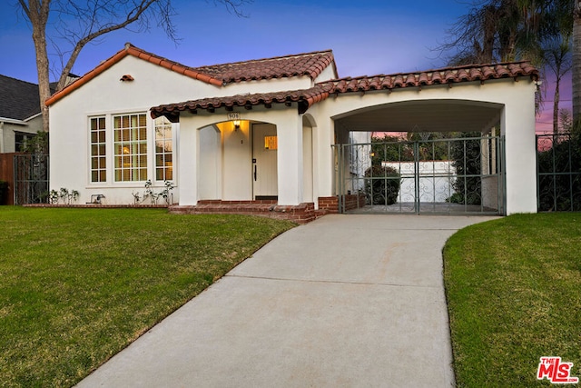 view of front of home featuring a yard and a carport