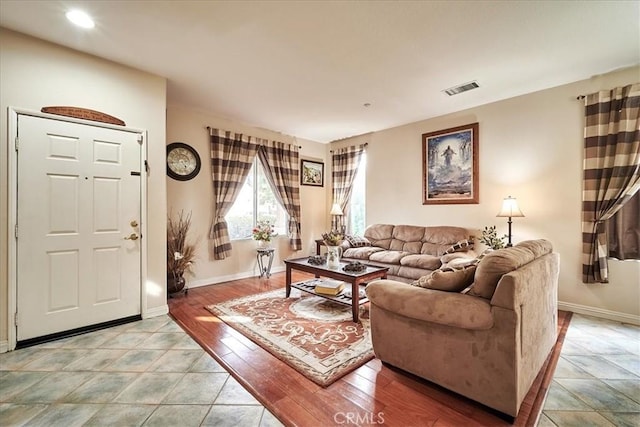 living area with visible vents, recessed lighting, and baseboards