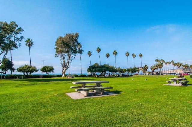 8348 Paseo Del Ocaso Ln, Jolla, CA 92037 - surrounding community with a lawn