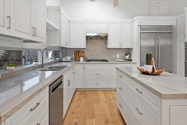 8348 Paseo Del Ocaso Ln, Jolla, CA 92037 - kitchen featuring light wood-type flooring, backsplash, under cabinet range hood, stainless steel appliances, and a sink