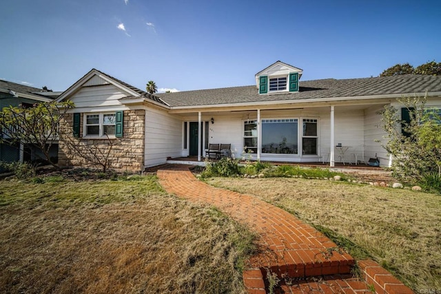 view of front facade with a porch and a front lawn