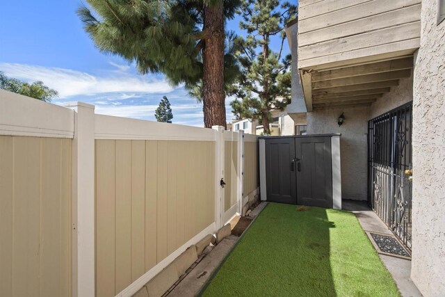 view of yard featuring fence