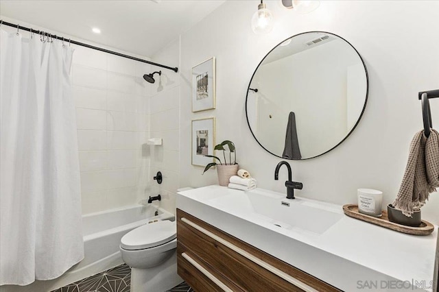 full bathroom with toilet, vanity, and shower / bath combo with shower curtain