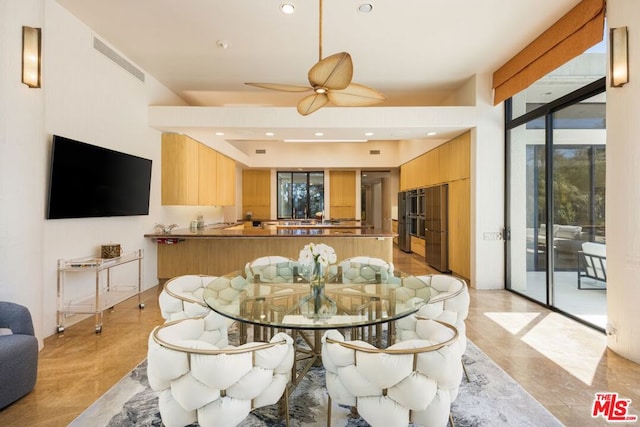 dining area featuring floor to ceiling windows, a healthy amount of sunlight, and ceiling fan