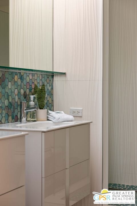 bathroom featuring tasteful backsplash and vanity