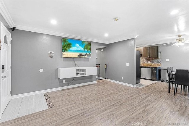 living room with crown molding, ceiling fan, and light hardwood / wood-style flooring