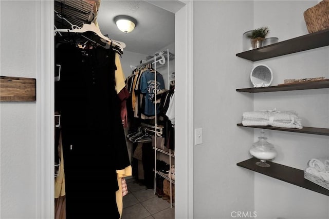 spacious closet featuring light tile patterned flooring