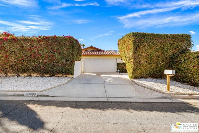 view of front facade featuring a garage