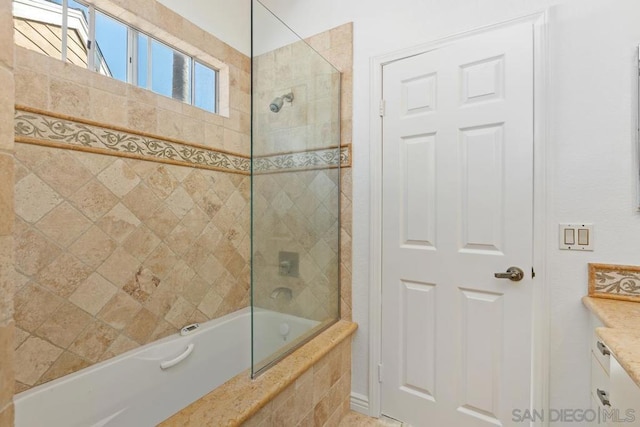 bathroom with vanity and tiled shower / bath