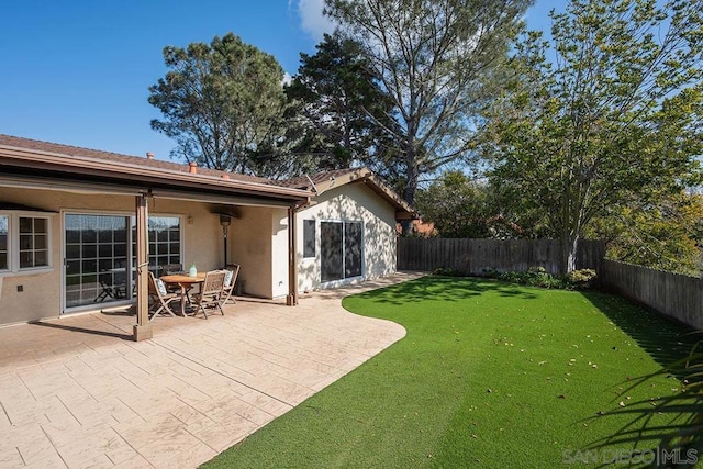 view of yard with a patio