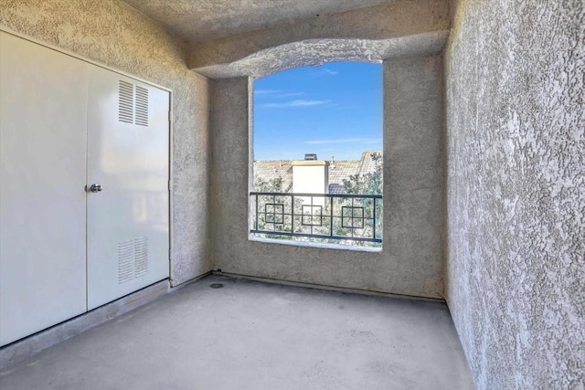 interior space featuring concrete flooring