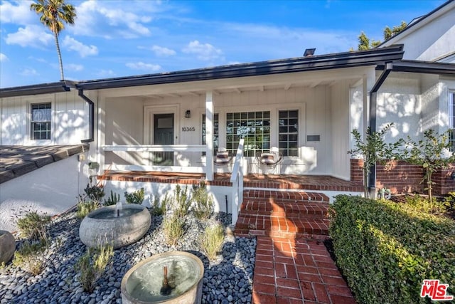 view of front of home with covered porch