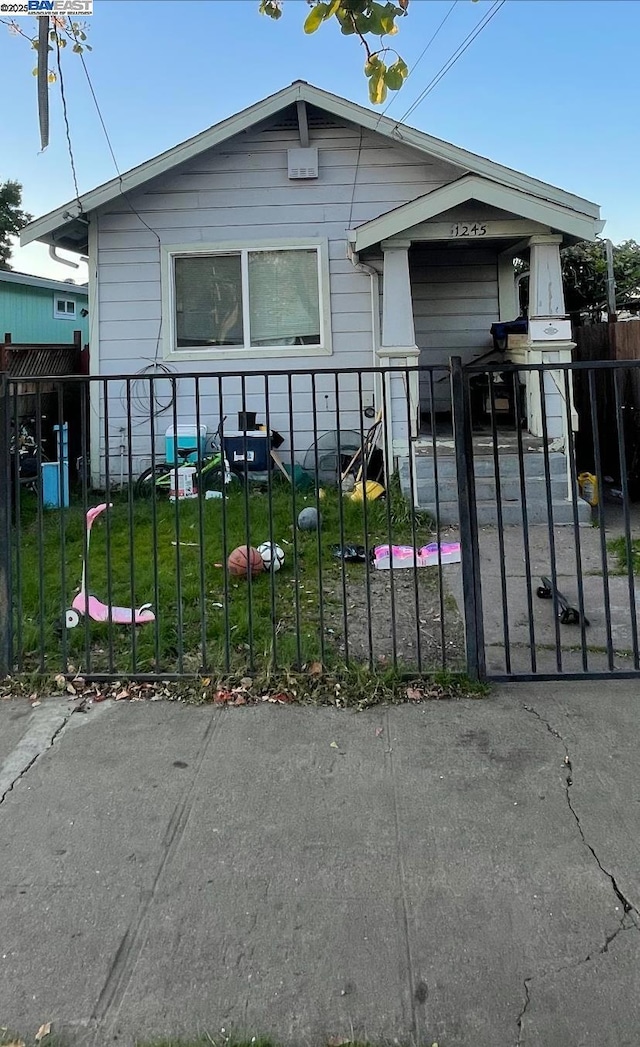 view of front of house featuring a front yard