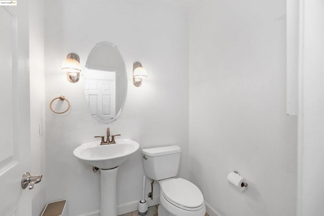 bathroom featuring sink and toilet