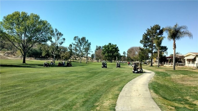 view of property's community featuring a lawn