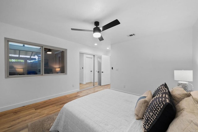 bedroom featuring ceiling fan, recessed lighting, wood finished floors, visible vents, and baseboards