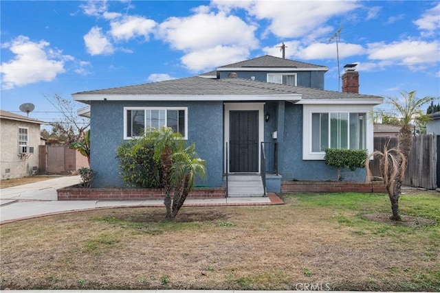 bungalow-style home featuring a front lawn