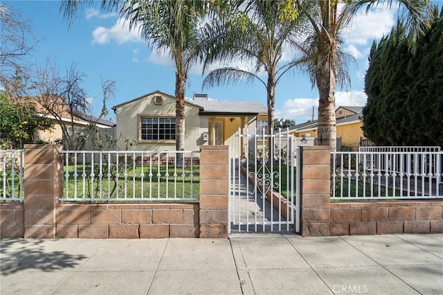 view of front of house featuring a front yard