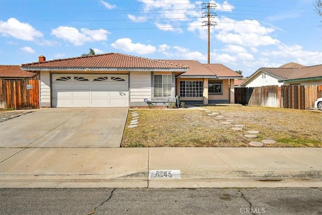 view of front of home featuring a garage and a front yard