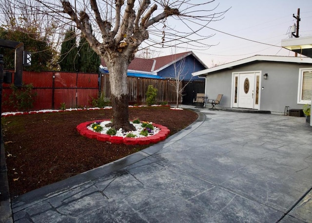 view of yard with a patio area