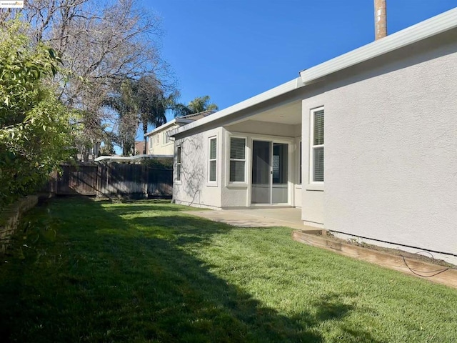 view of yard featuring a patio