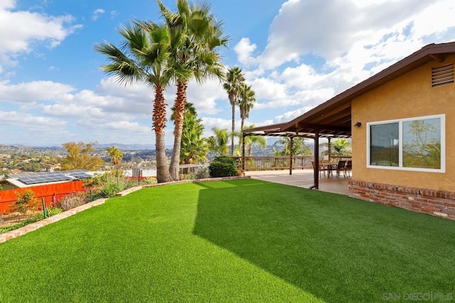 view of yard featuring a patio area