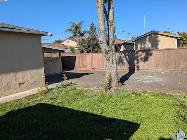 view of yard with a patio area