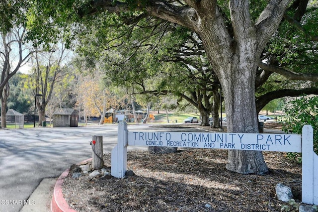 view of community / neighborhood sign