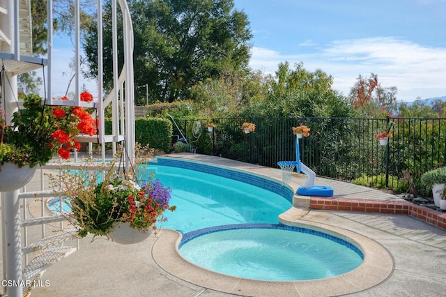 view of pool featuring an in ground hot tub