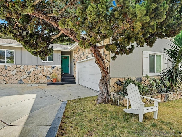 view of front of house featuring a garage and a front lawn