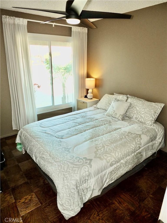 bedroom with ceiling fan