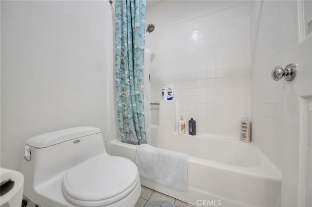 bathroom featuring shower / bathtub combination with curtain and toilet