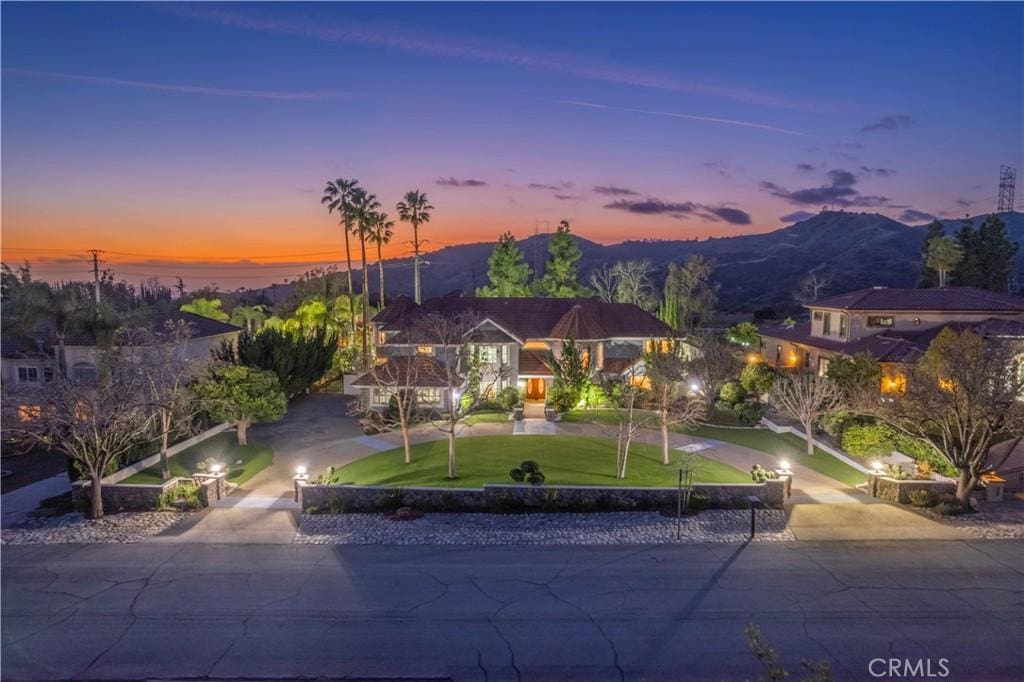 view of front of home featuring a mountain view and a yard